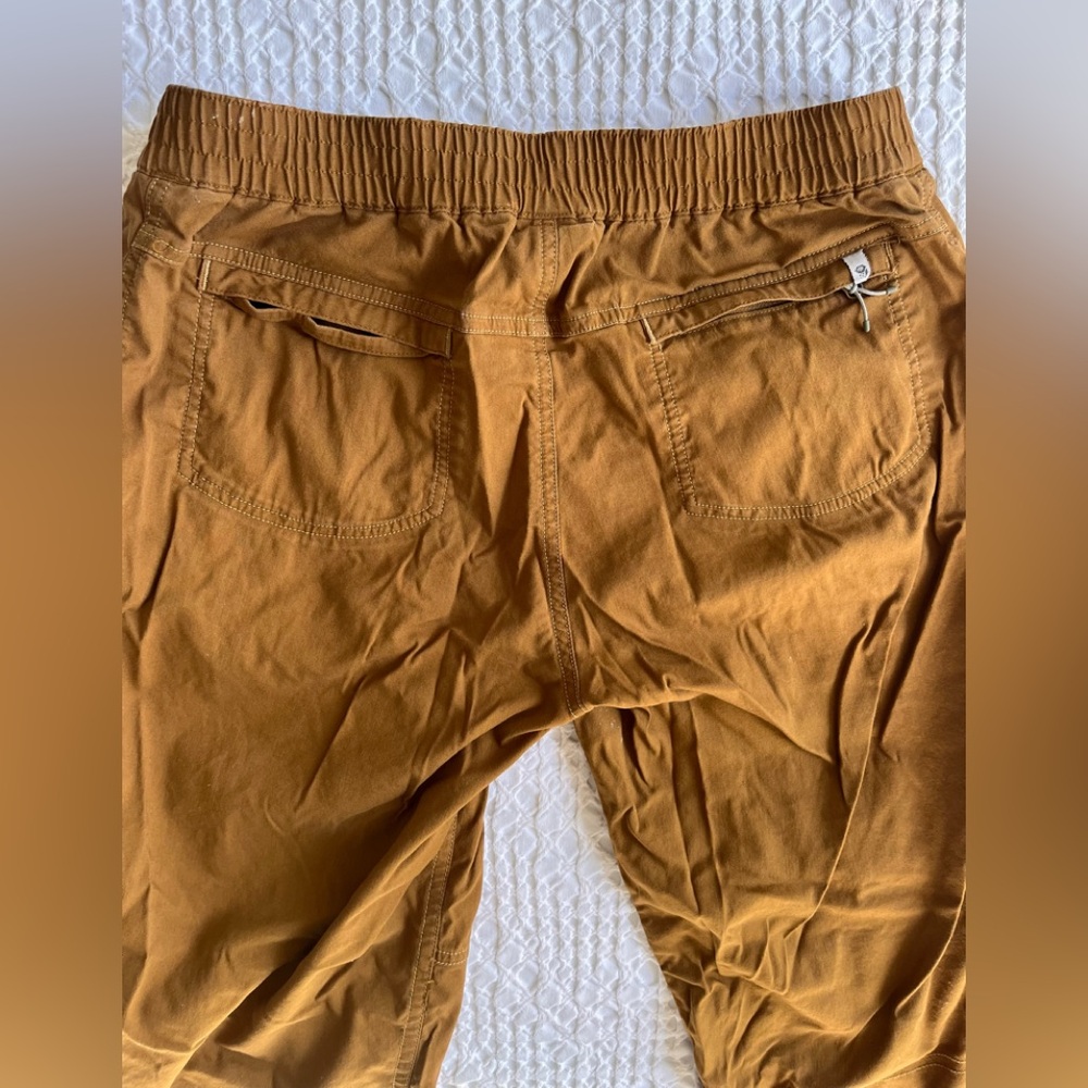 Mountain Hardwear Women's Cargo Jogger Pants in Rust